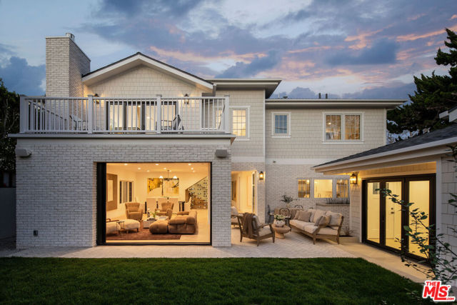 3531 S Barrington Avenue, Los Angeles CA: https://media.crmls.org/mediaz/10ddbfac-6b3c-4b92-80fb-b14ac084f4ba.jpg