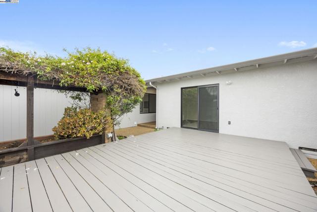 24626 Willimet Way, Hayward CA: https://media.crmls.org/mediaz/10ddd2cf-8d3c-40a7-b778-390f74c757a9.jpg