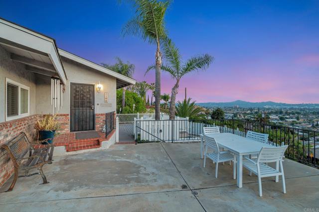 1106 Dawnridge Avenue, El Cajon CA: https://media.crmls.org/mediaz/10dddbeb-1eb3-4aa3-84a1-9246a2332caf.jpg