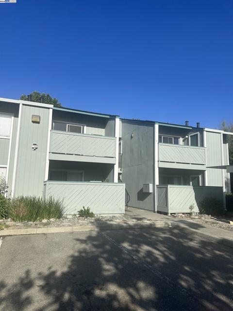 3670 Silver Oaks Way, Livermore CA: https://media.crmls.org/mediaz/10defbd8-88a4-4c6c-9901-6532069715e8.jpg