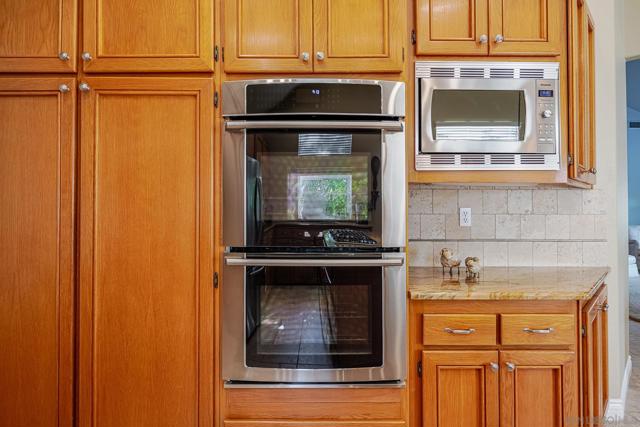1772 Crescent Knolls Gln, Escondido CA: https://media.crmls.org/mediaz/10df9eb7-c3e1-47d1-bcf1-7e0dd251f94e.jpg
