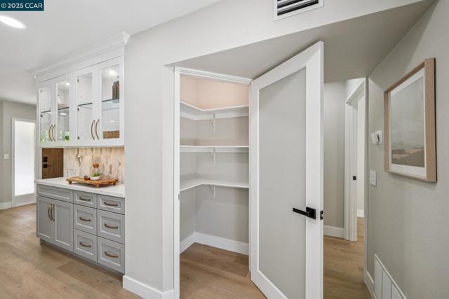 1736 Golden Rain Rd, Walnut Creek CA: https://media.crmls.org/mediaz/10dfbe3d-618d-4c0c-aeb1-3fab1effa301.jpg