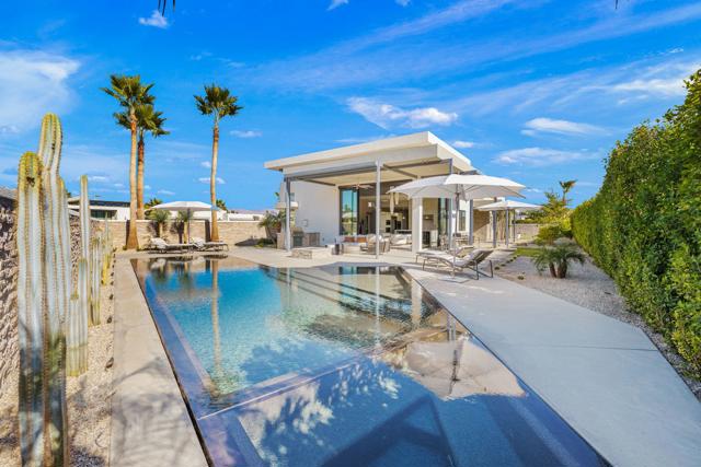 23 Emerald Court, Rancho Mirage CA: https://media.crmls.org/mediaz/10dfc49f-aafb-4ef5-85c1-c6f471590842.jpg