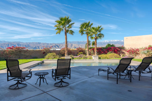 13 Via Montagna, Rancho Mirage CA: https://media.crmls.org/mediaz/10e0a523-6c47-46a1-acb6-c4c4d24c83c9.jpg