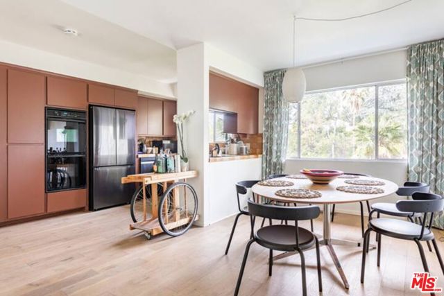 702 Cavanagh Road, Glendale CA: https://media.crmls.org/mediaz/10e0f168-6faf-4880-af44-f5ac44e7066f.jpg