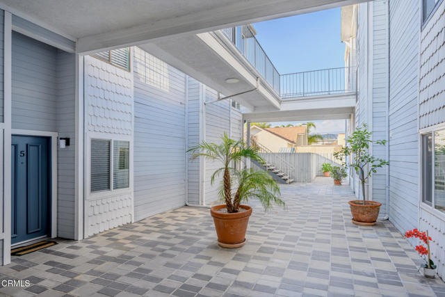 1121 E Wilson Avenue, Glendale CA: https://media.crmls.org/mediaz/10e11bd8-697b-4611-96a0-af8a719b0aa3.jpg