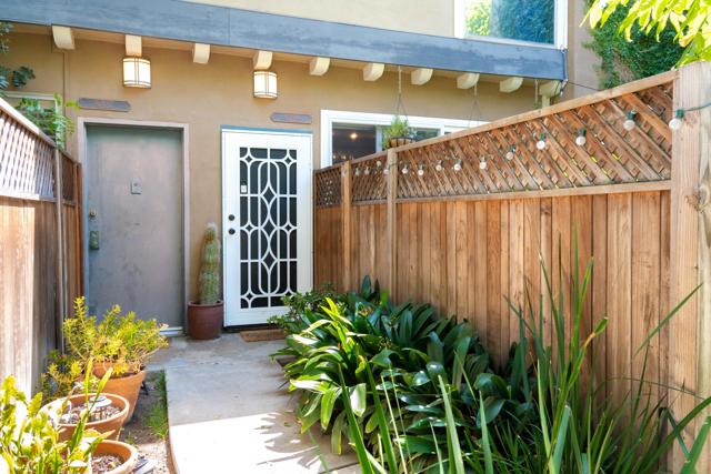 6229 Green Valley Circle, Culver City CA: https://media.crmls.org/mediaz/10e12b4f-49f5-4e11-9627-42dd736b54fa.jpg