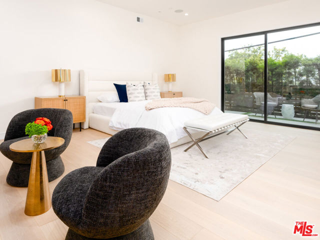 461 Chabela Drive, Manhattan Beach CA: https://media.crmls.org/mediaz/10e15675-a4bb-4bb1-836e-61fc17d0ff23.jpg