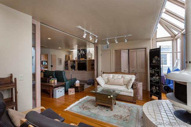 722 724 San Luis Rey Place, San Diego CA: https://media.crmls.org/mediaz/10e17108-93f5-4b16-9ed4-1cfe4b2df561.jpg
