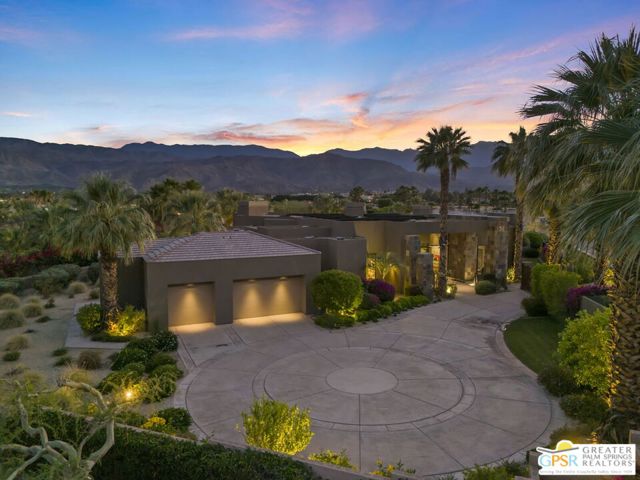 4 Paradise Cove Court, Rancho Mirage CA: https://media.crmls.org/mediaz/10e1da4b-412d-4e26-bd7d-adfaea36813c.jpg