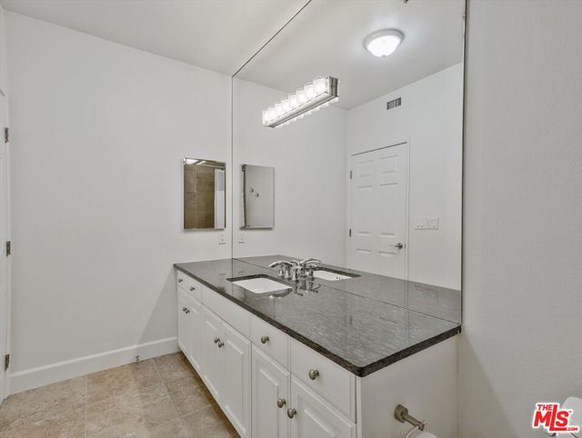 937 12th Street, Santa Monica CA: https://media.crmls.org/mediaz/10e276df-a779-4f23-b83b-ca944b44f72b.jpg