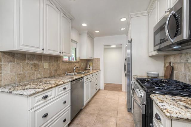 1639 Tamarack Avenue, Carlsbad CA: https://media.crmls.org/mediaz/10e29a2e-35f3-41fe-b2ab-ad688e0ac238.jpg