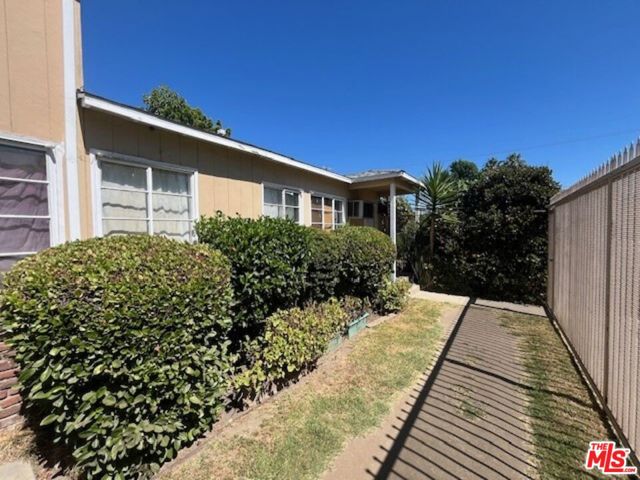 13358 Victory Boulevard photo 4