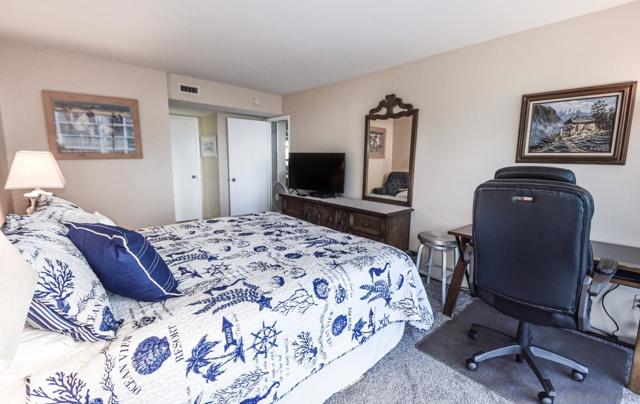 1770 Avenida Del Mundo, Coronado CA: https://media.crmls.org/mediaz/10e2f9c6-2b96-4109-8fab-615bebcb210f.jpg