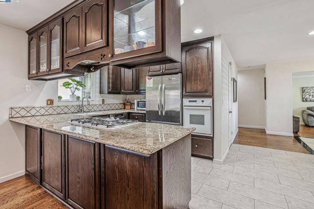 903 Lanewood Dr, San Jose CA: https://media.crmls.org/mediaz/10e316e9-4673-486f-b4d3-ea2e60557408.jpg