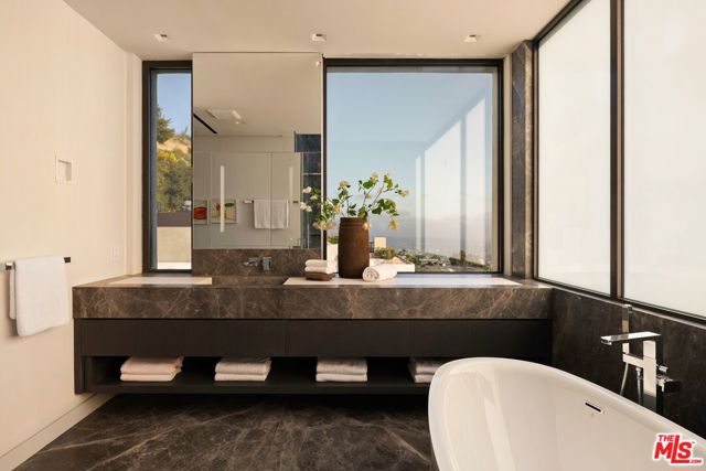 Image 35 of 50 For 1690 Doheny Drive