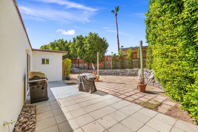 68079 Vista Del Valle, Cathedral City CA: https://media.crmls.org/mediaz/10e337b1-504e-4817-8026-c7c4159c3ea8.jpg