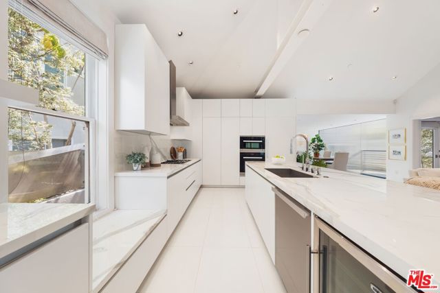 1012 2nd Street, Santa Monica CA: https://media.crmls.org/mediaz/10e3e65a-a319-44e5-88de-bd71d46dbda5.jpg