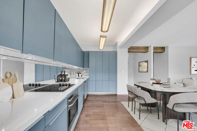109 N Sycamore Avenue, Los Angeles CA: https://media.crmls.org/mediaz/10e41a61-40bf-476b-a5a1-8c3ddac555bd.jpg