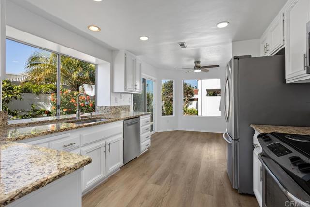 4905 Alicante Way, Oceanside CA: https://media.crmls.org/mediaz/10e46ee0-3886-46be-bb51-587d3027d714.jpg