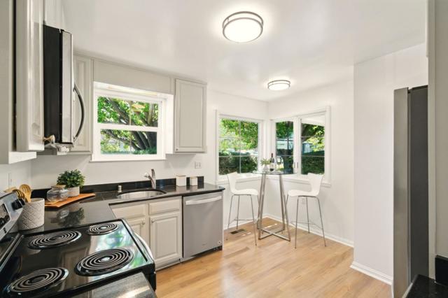 1405 Oakhurst Avenue, San Carlos CA: https://media.crmls.org/mediaz/10e503a2-959a-4fc9-b3b4-ed1cbce3704c.jpg