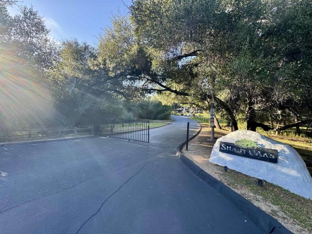16898 Whispering Oaks Lane, Ramona CA: https://media.crmls.org/mediaz/10e5118b-1dae-4402-8707-13d232b9ccb7.jpg