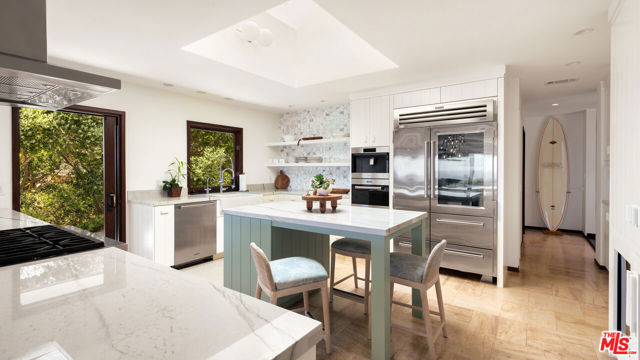 7221 Birdview Avenue, Malibu CA: https://media.crmls.org/mediaz/10e5dbb2-3df0-4e0c-9144-c17ab603fddd.jpg