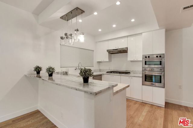 828 Westmount Drive, West Hollywood CA: https://media.crmls.org/mediaz/10e6372c-74b4-4414-b815-ec09d418103e.jpg