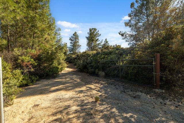 0 Summit Road, Los Gatos CA: https://media.crmls.org/mediaz/10e660f5-15b6-448d-8369-1a49db3b6112.jpg