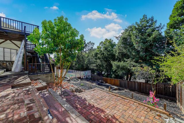4715 Davenport Avenue, Oakland CA: https://media.crmls.org/mediaz/10e68be9-88a1-41b3-8591-cc9c664335fe.jpg