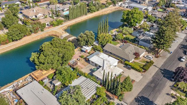 848 Kenneth Avenue, Campbell CA: https://media.crmls.org/mediaz/10e6b09b-efd2-4277-93e4-6709cb98b21d.jpg