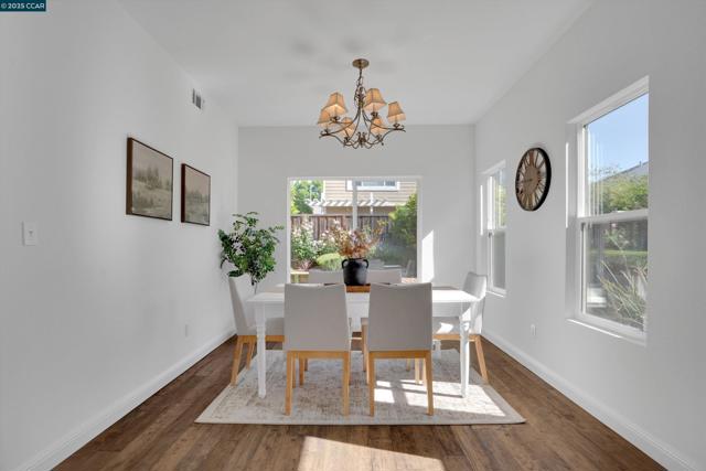 1109 Brittany Hills Ct, Martinez CA: https://media.crmls.org/mediaz/10e6be84-2cca-4938-90bf-03a1102fea82.jpg