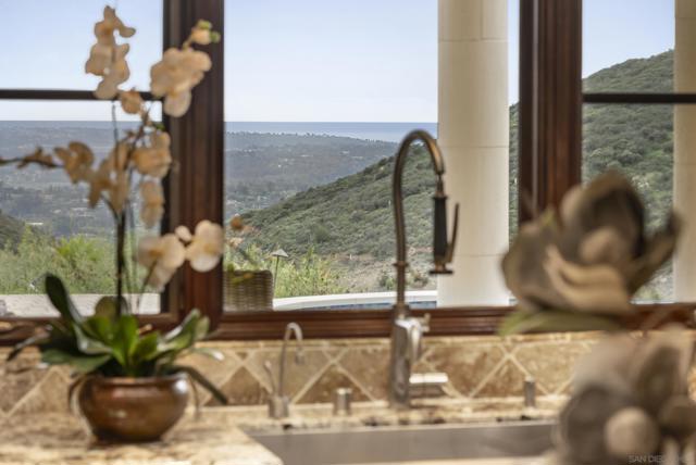 18233 Via Ambiente, Rancho Santa Fe CA: https://media.crmls.org/mediaz/10e6e3a3-cb2c-4bfd-ac45-607dccc8fe63.jpg