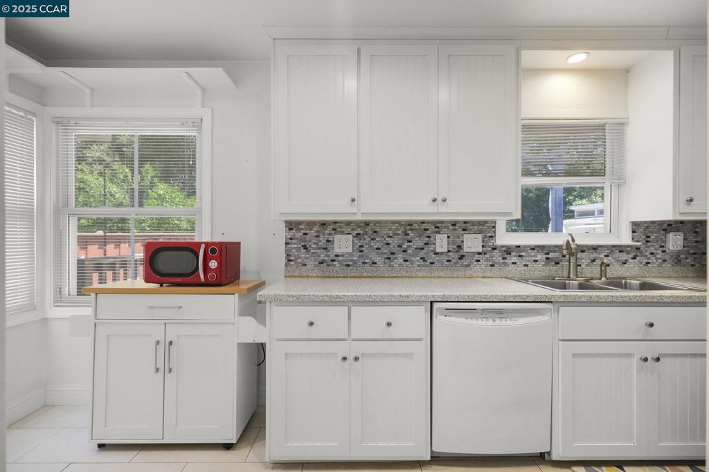https://media.crmls.org/mediaz/10e6f7ba-ae4d-4cf2-a1fa-e7890eed0578.jpg?preset=X-Large