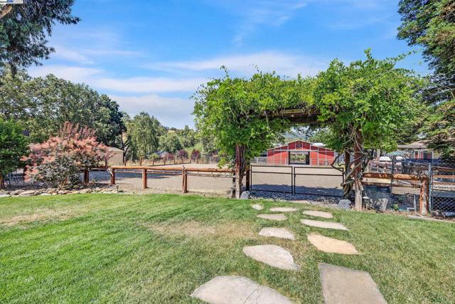 6745 Alisal St, Pleasanton CA: https://media.crmls.org/mediaz/10e7897a-2a1b-426a-ba63-75529411a2cc.jpg
