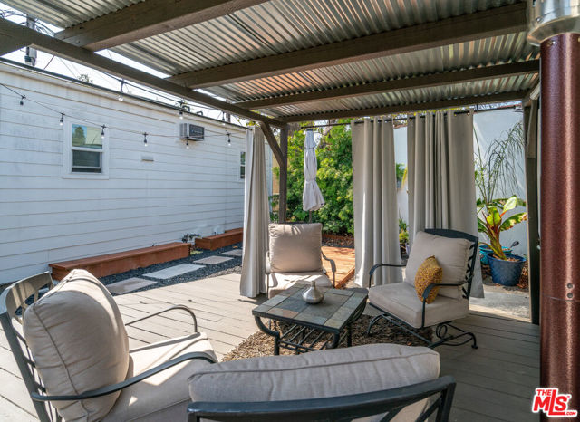 4183 6th Avenue, Los Angeles CA: https://media.crmls.org/mediaz/10e827e5-33f1-4895-9869-e08ae1c07af7.jpg