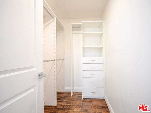 5417 Allott Avenue, Sherman Oaks CA: https://media.crmls.org/mediaz/10e87dd9-4b34-4788-8076-96f99f78cf1c.jpg