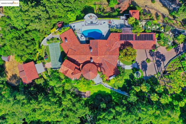 4146 Canyon Rd, Lafayette CA: https://media.crmls.org/mediaz/10e89455-a766-4ccc-8652-dbf09541b638.jpg