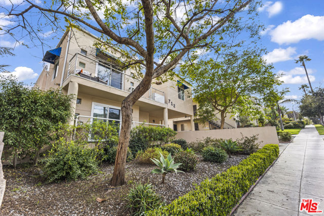712 Pacific Street, Santa Monica CA: https://media.crmls.org/mediaz/10e899a6-ec40-446f-b886-25b8bba409f8.jpg