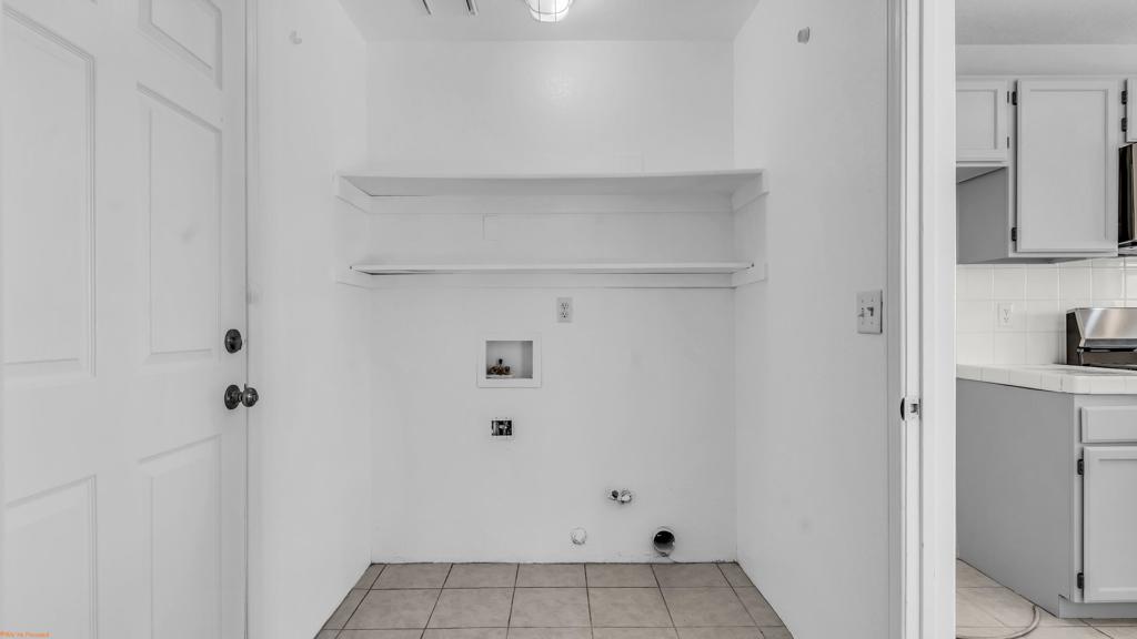 https://media.crmls.org/mediaz/10e8be00-d2ef-4e22-b2c1-c553e5358334.jpg?preset=X-Large