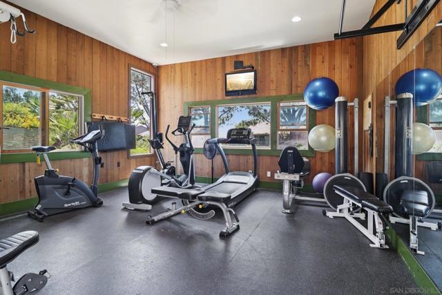 119 Spinnaker Ct, Del Mar CA: https://media.crmls.org/mediaz/10e8d569-38bd-4664-8f55-3fca85e93758.jpg