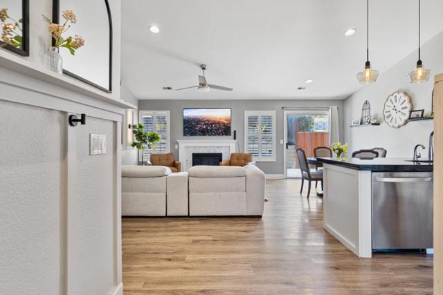 2399 Paradise Drive, Hollister CA: https://media.crmls.org/mediaz/10e91a88-2e13-4c52-87b1-41d372acd29a.jpg
