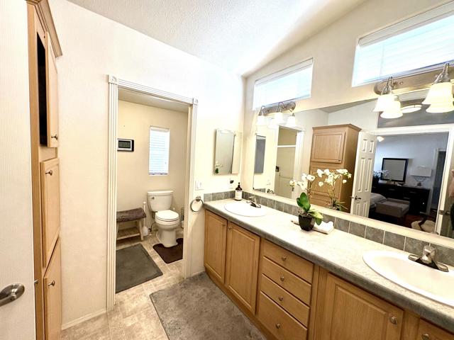 96 Sand Creek, Cathedral City CA: https://media.crmls.org/mediaz/10e92fe1-20b2-4d5b-80ed-0d1ffb7a069e.jpg