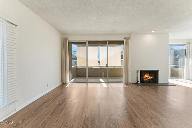 Detail Gallery Image 8 of 27 For 960 San Pasqual St #210,  Pasadena,  CA 91106 - 2 Beds | 3 Baths