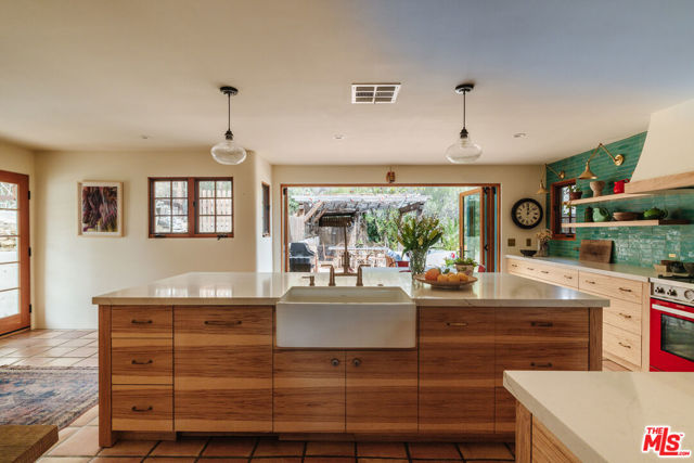 2865 Marquette Drive, Topanga CA: https://media.crmls.org/mediaz/10e95dca-bbff-4b92-9f0d-faf14da9ff57.jpg