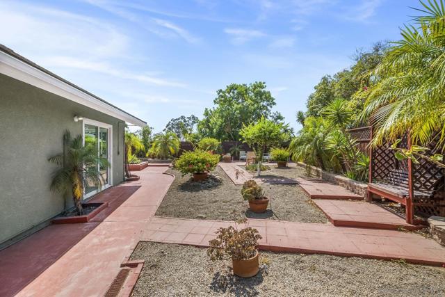 9956 Cummins Pl, San Diego CA: https://media.crmls.org/mediaz/10e9b262-b50e-4477-8324-a8ccc97bed3c.jpg