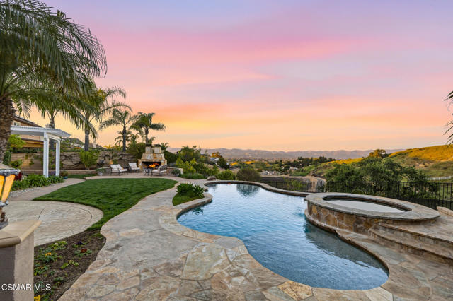 Image 5 of 51 For 490 Peter Place