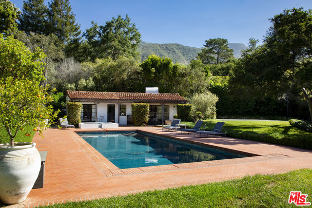 770 Via Manana, Montecito CA: https://media.crmls.org/mediaz/10ea7761-9863-4759-bbe3-29d842193282.jpg