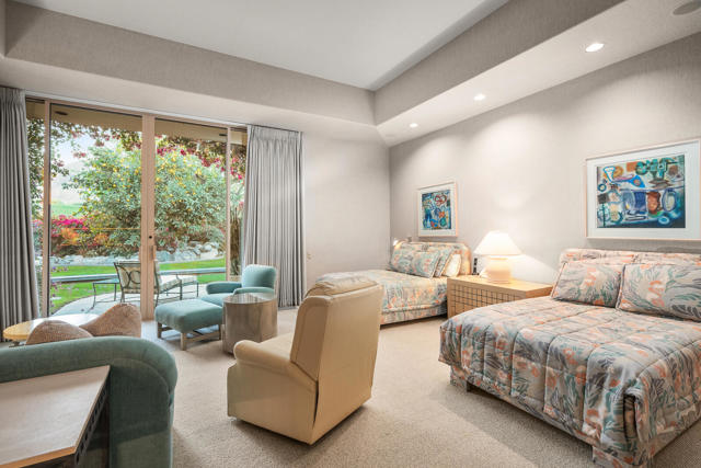 203 Kiva Drive, Palm Desert CA: https://media.crmls.org/mediaz/10ea9a68-f8d6-4884-94c1-12905a056d87.jpg