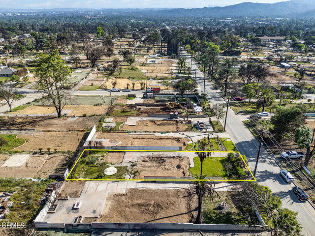 3296 Fair Oaks Ave, Altadena CA: https://media.crmls.org/mediaz/10eab91f-631a-4c52-8a41-77b5b2abb562.jpg